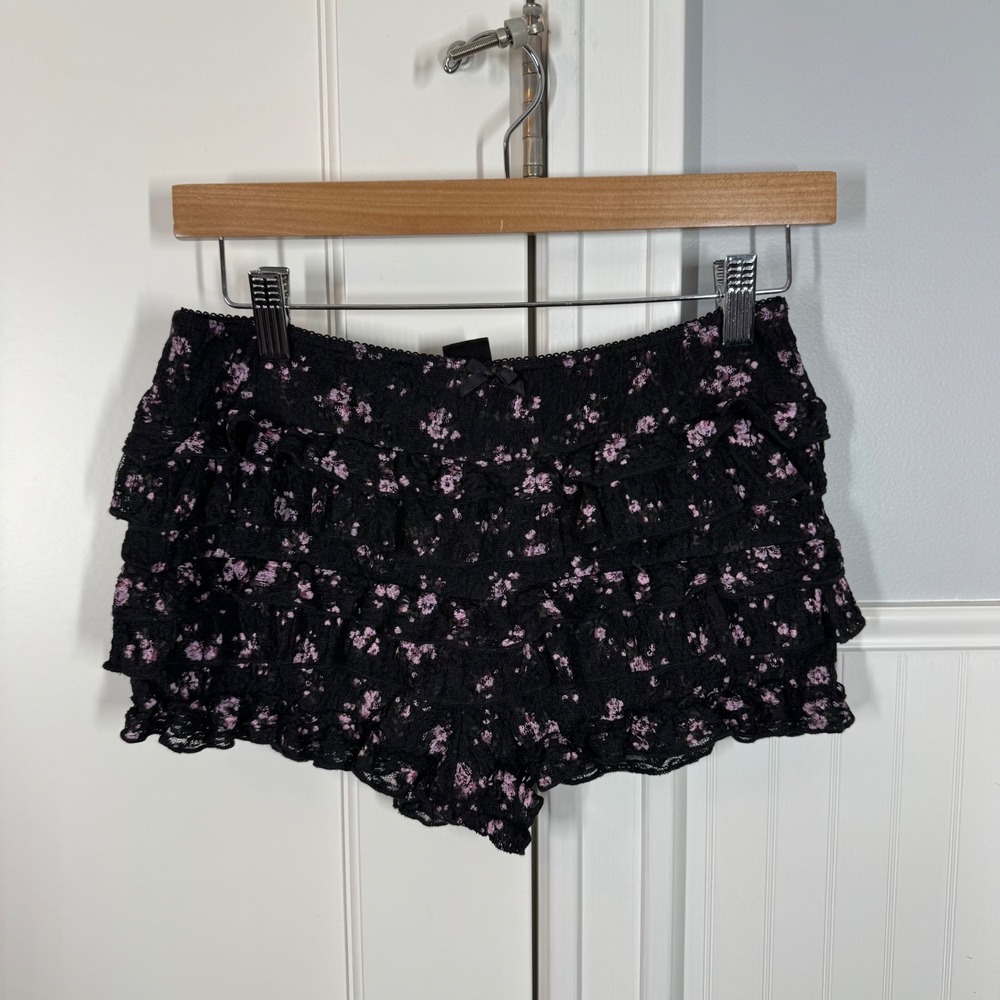 Urban Outfitters Lace Ruffle Sexy Shorts Womens Small Black Pink Floral Tiered‎